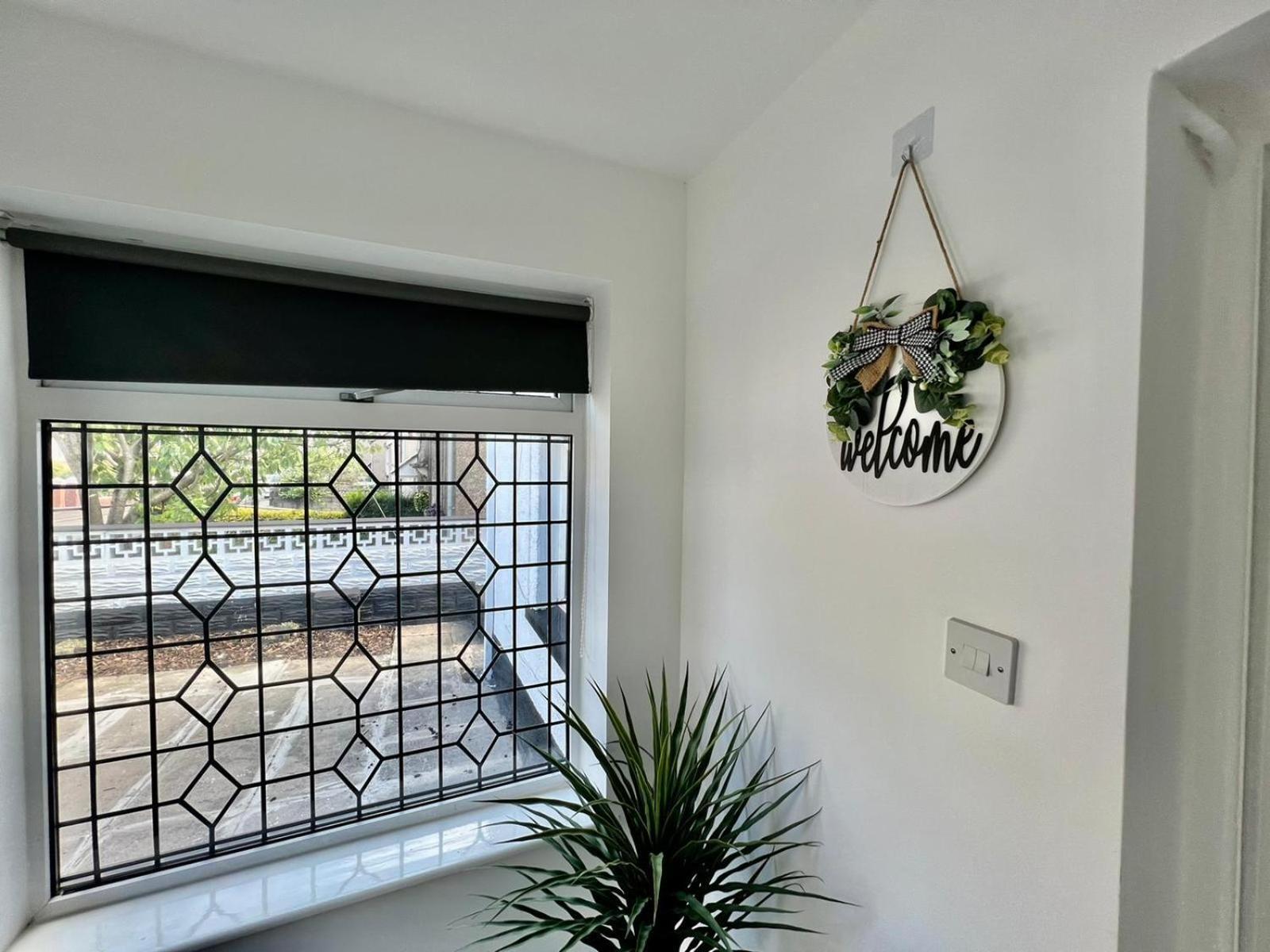 Executive 3 Bedroom Port Talbot Town Centre Margam Sleeps 7 Exterior foto