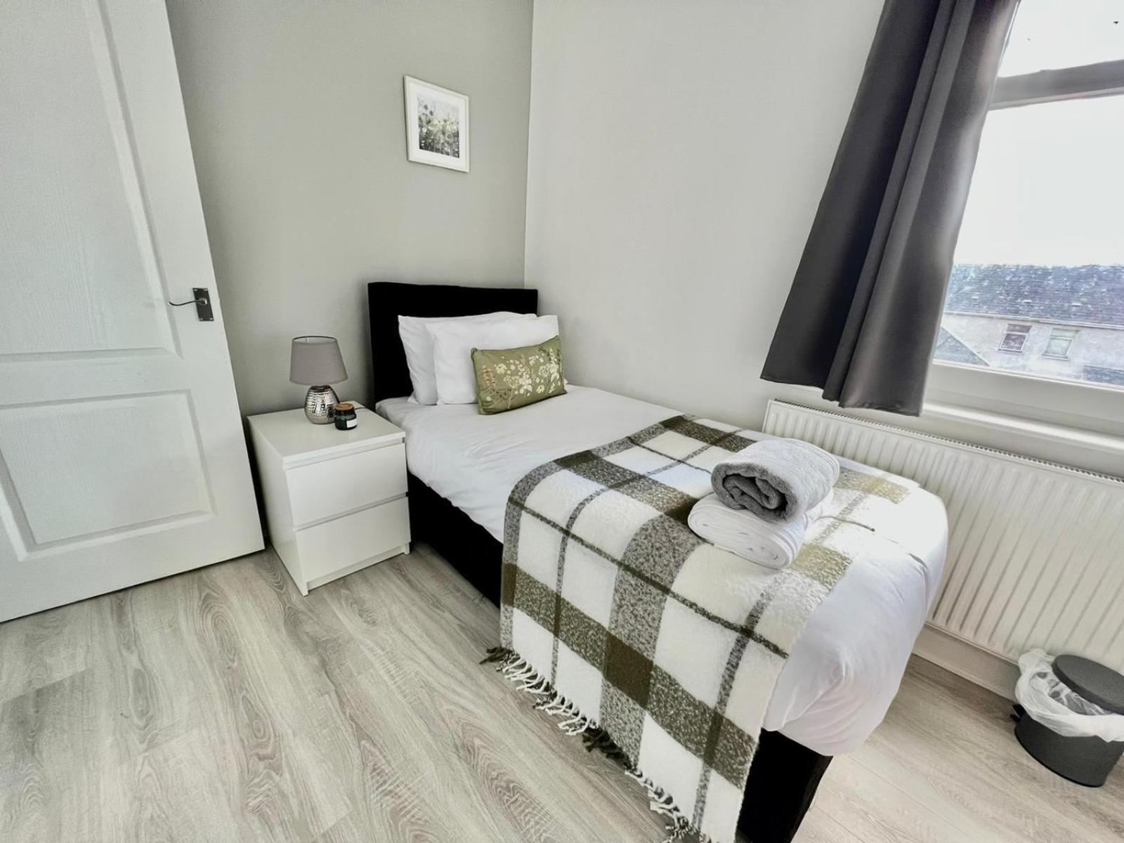 Executive 3 Bedroom Port Talbot Town Centre Margam Sleeps 7 Exterior foto
