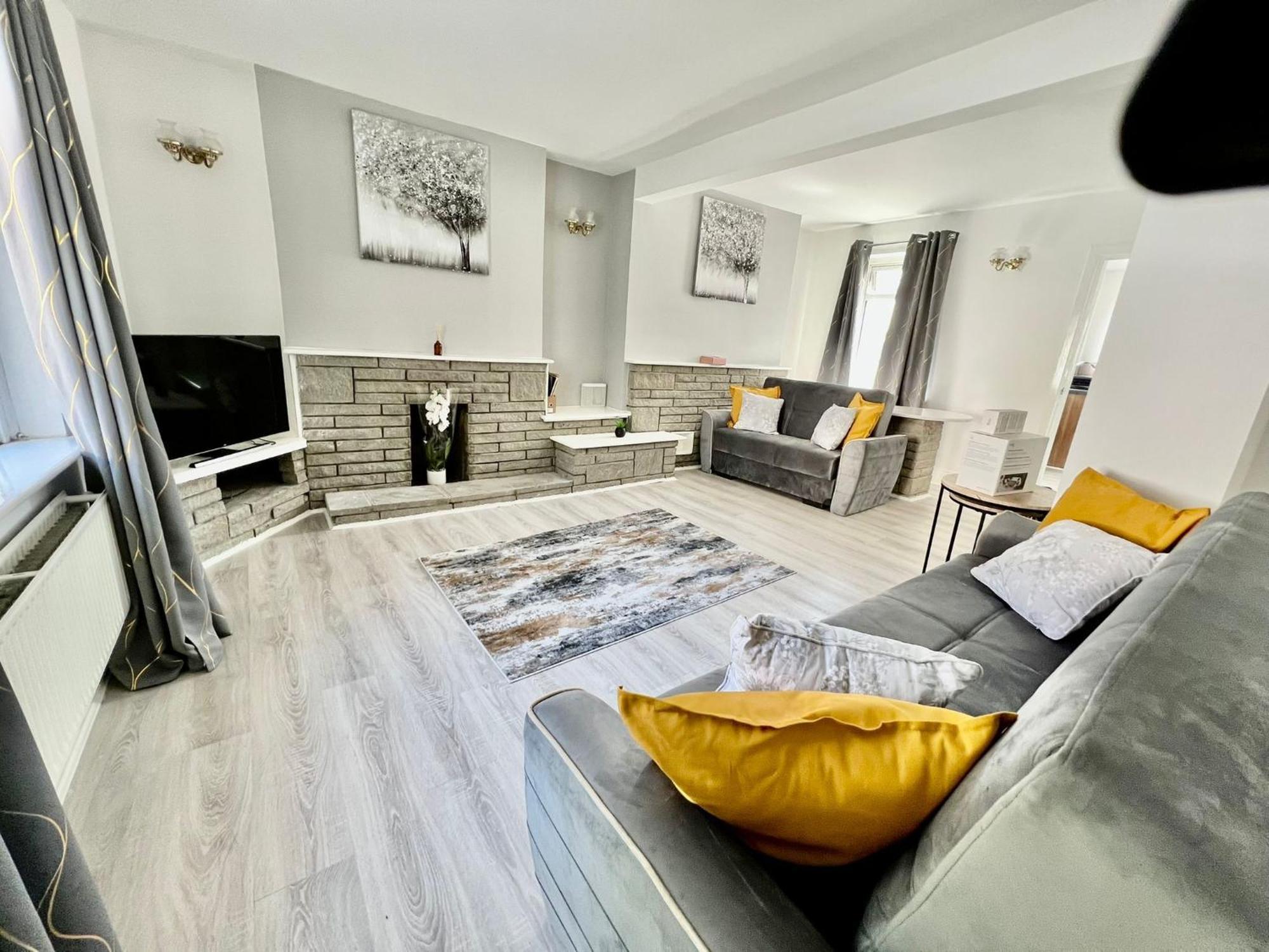 Executive 3 Bedroom Port Talbot Town Centre Margam Sleeps 7 Exterior foto