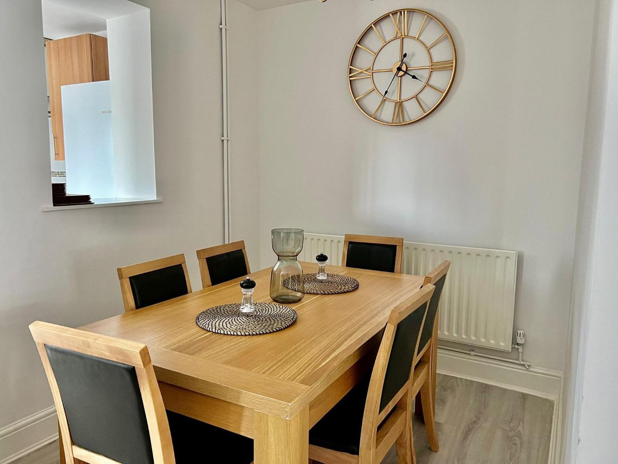 Executive 3 Bedroom Port Talbot Town Centre Margam Sleeps 7 Exterior foto
