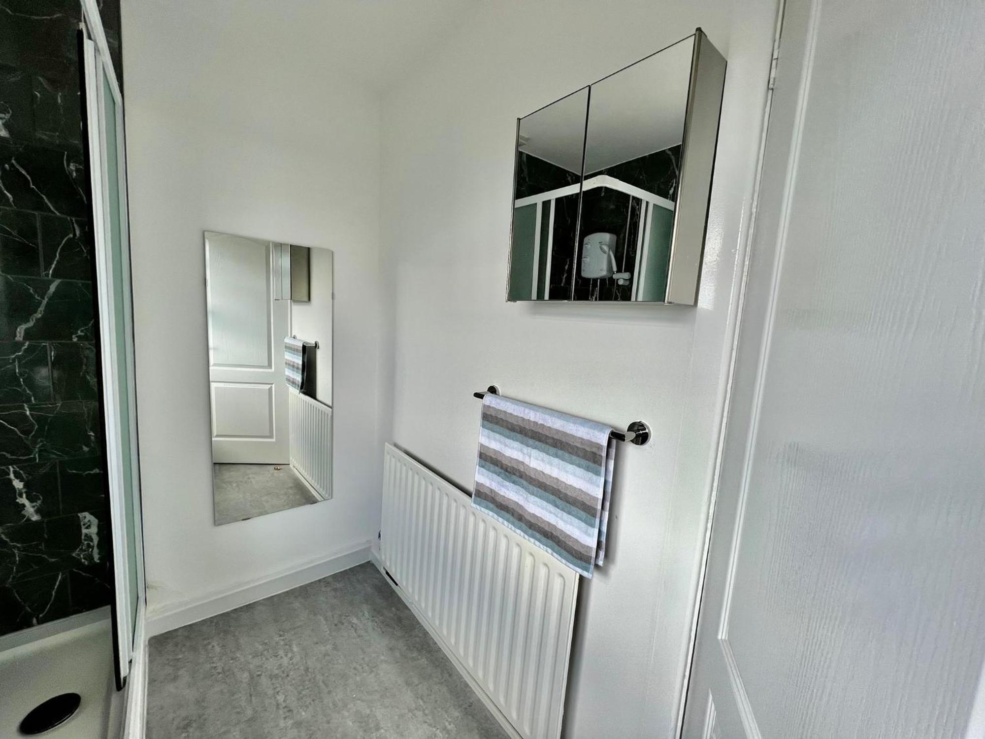 Executive 3 Bedroom Port Talbot Town Centre Margam Sleeps 7 Exterior foto