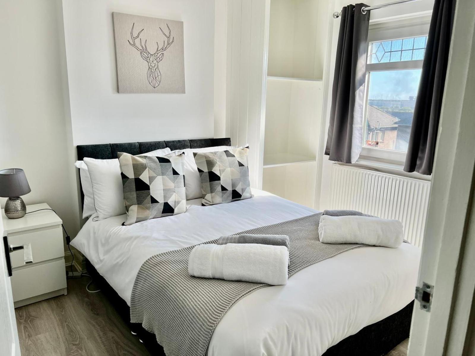 Executive 3 Bedroom Port Talbot Town Centre Margam Sleeps 7 Habitación foto